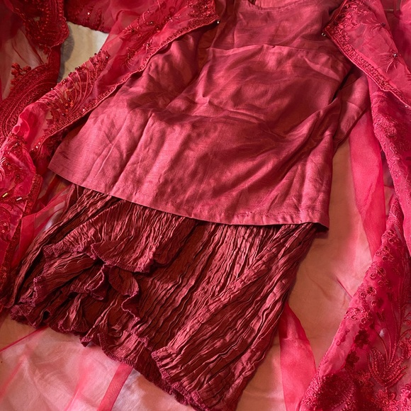 Beautiful red custom made outfit with duppata - Picture 3 of 5